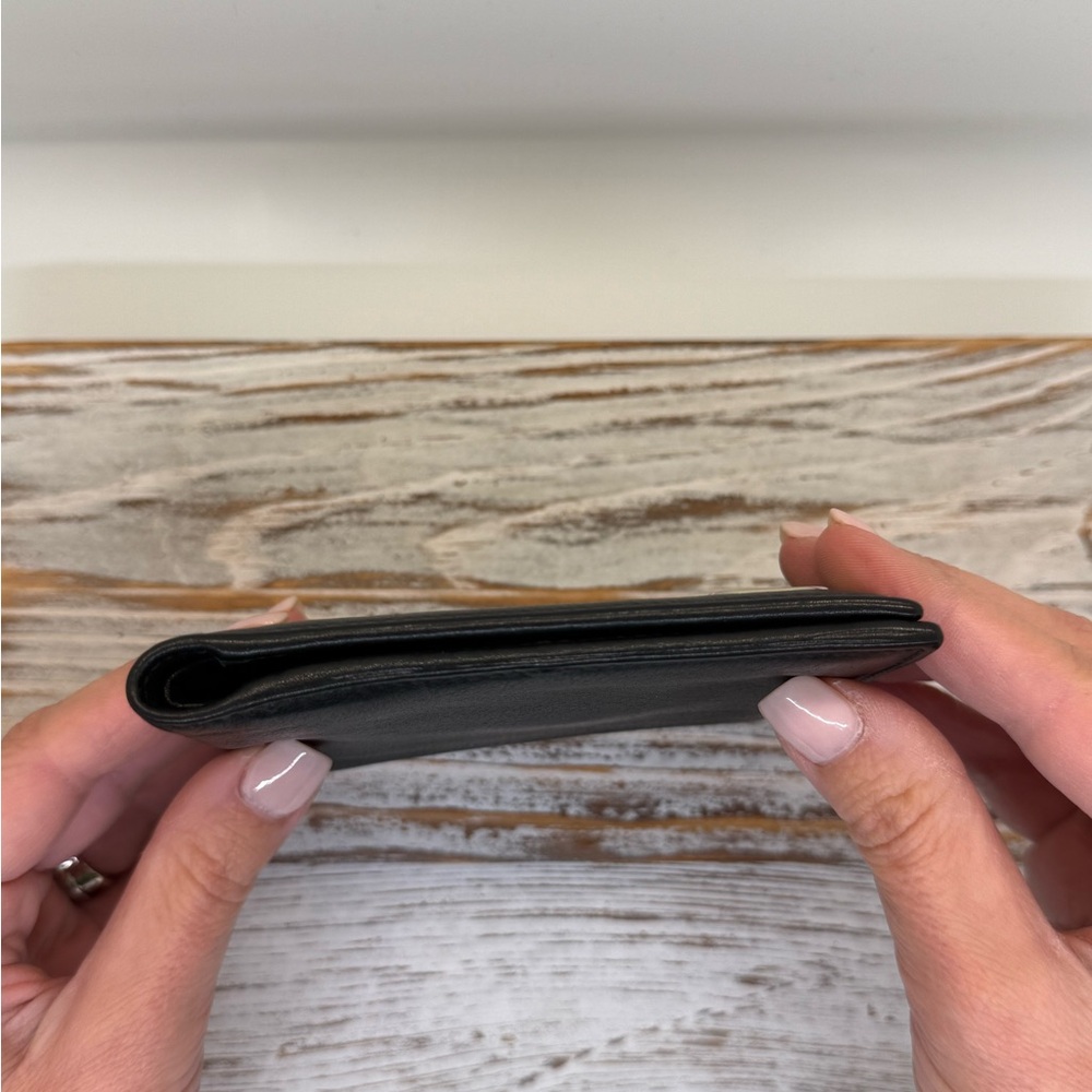 Gucci Black Leather G wallet. Giftable. So clean. - Picture 9 of 12